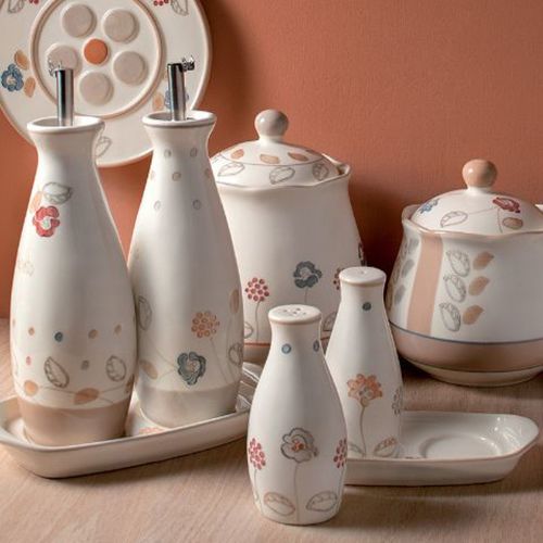 Set sale e pepe con piattino